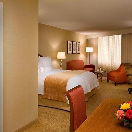 Toronto Airport Marriott Hotel Bagian luar foto