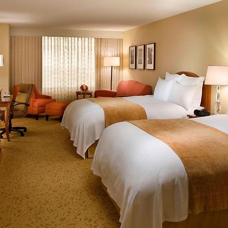 Toronto Airport Marriott Hotel Bagian luar foto