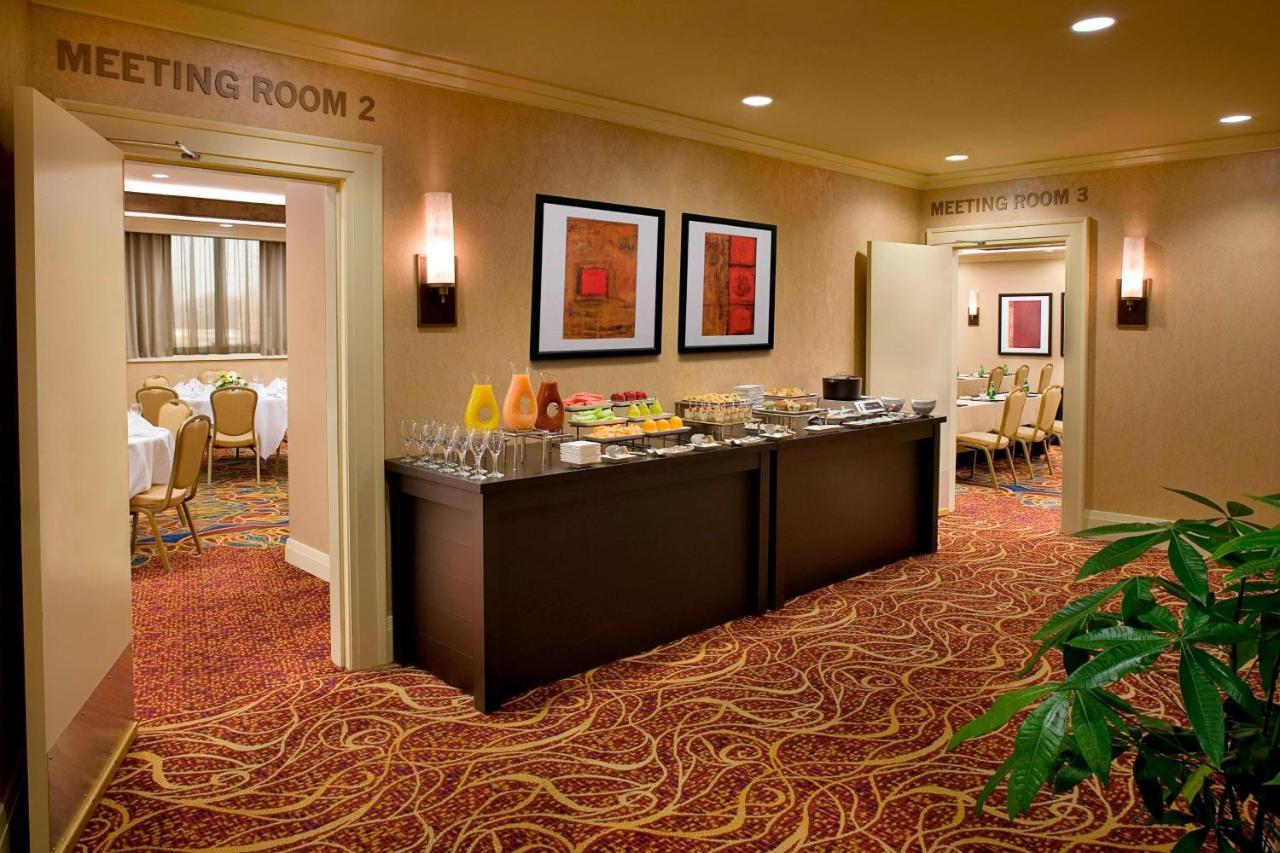 Toronto Airport Marriott Hotel Bagian luar foto