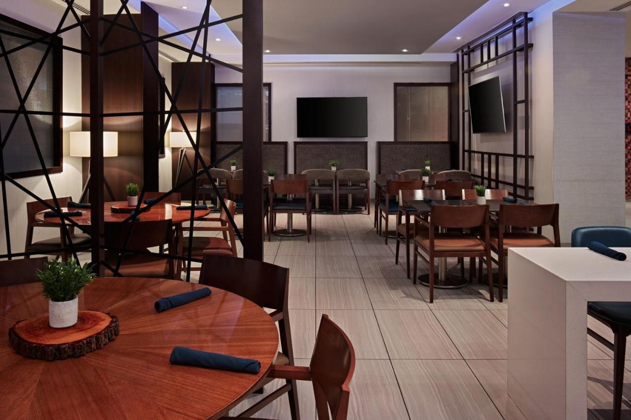 Toronto Airport Marriott Hotel Bagian luar foto