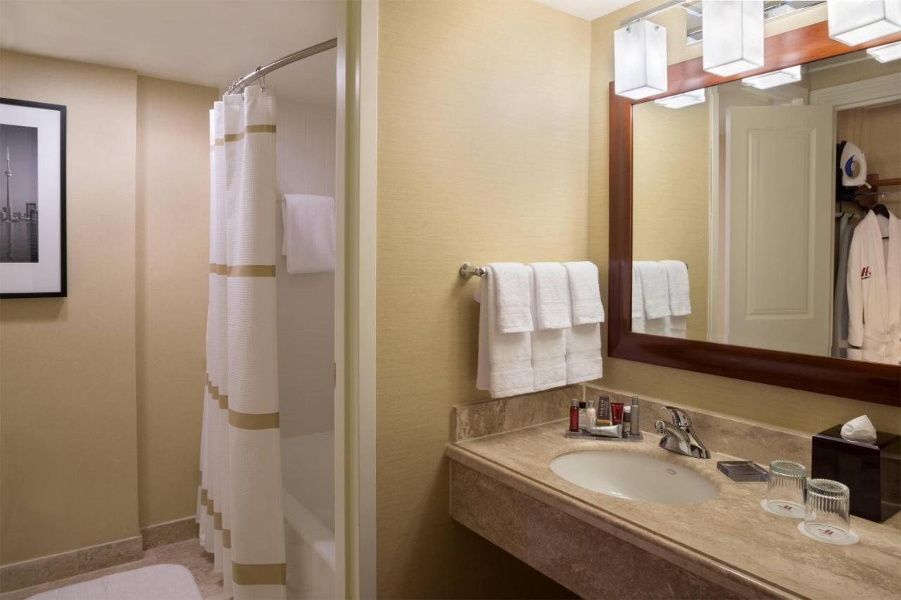 Toronto Airport Marriott Hotel Bagian luar foto
